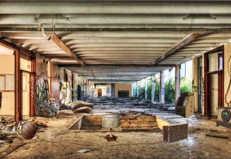 被遗弃的剧院逃生安卓版